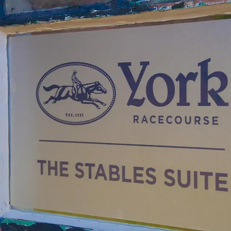 The Stable At Racecourse * יורק